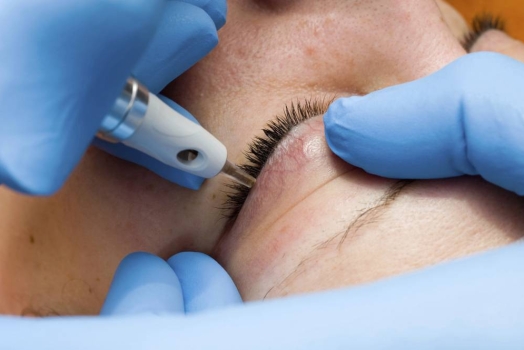 Kalıcı Makyaj Uygulaması